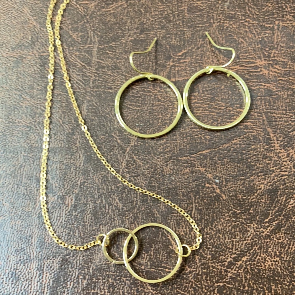 New Gold Tone Mother and Daughter Necklace & Earrings